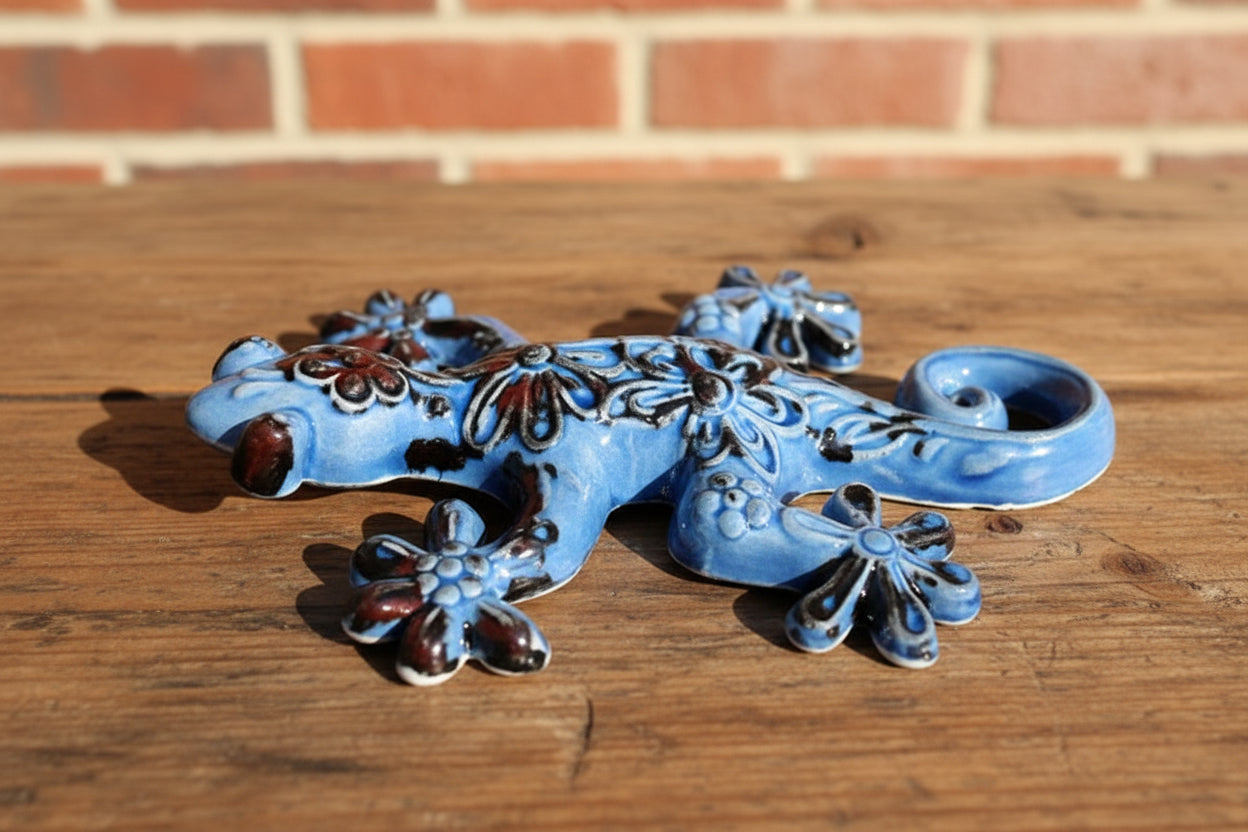 Decorative blue lizard figurine 