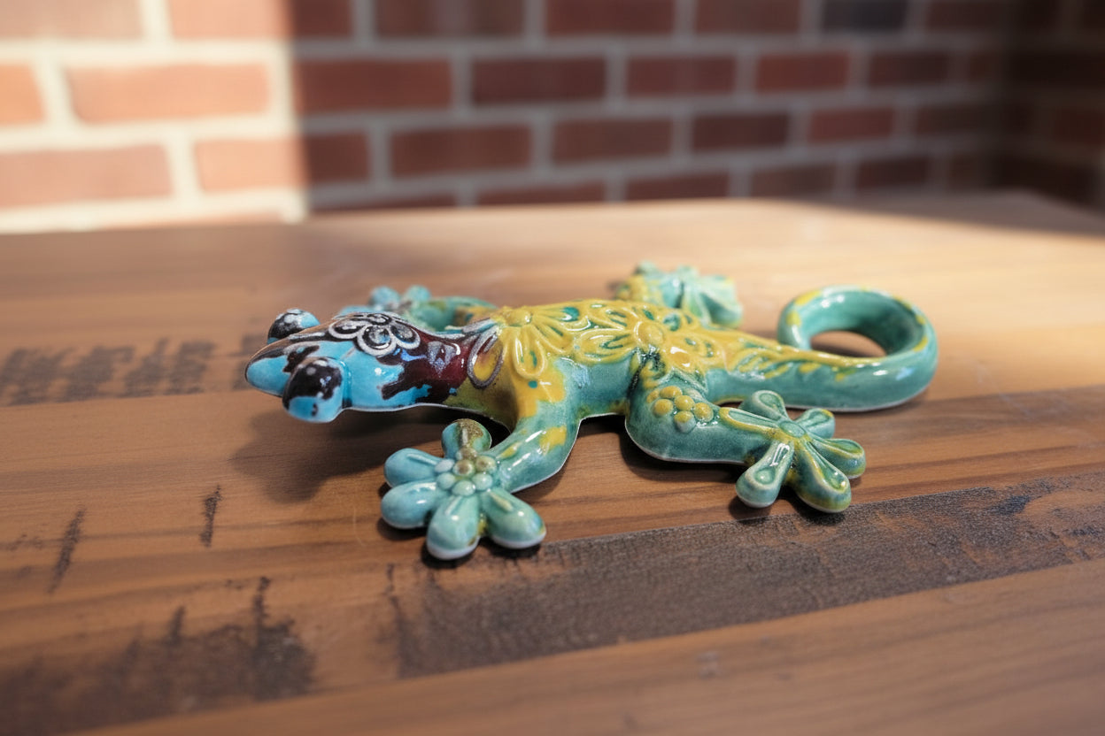 Decorative ceramic gecko lizard figurine 