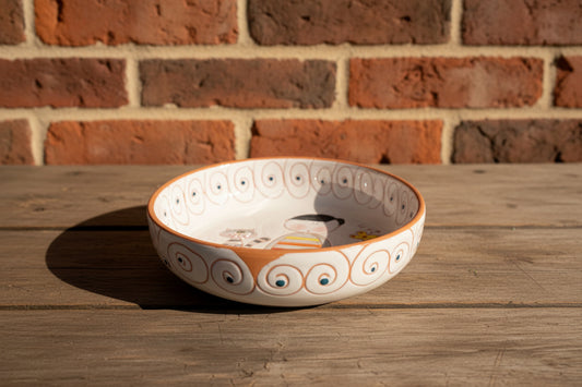 Ceramic bowl with decorative patterns 