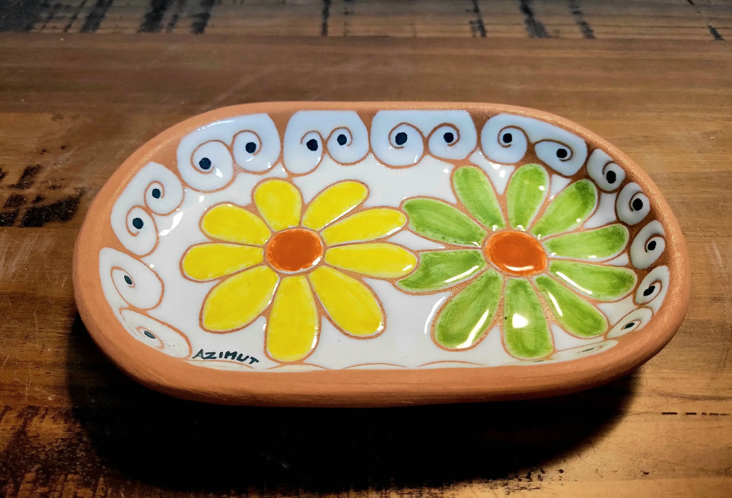Ceramic tray with floral designs 