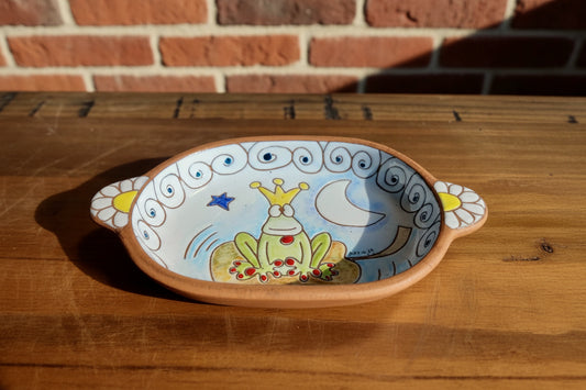 Ceramic tray with king frog character designs 